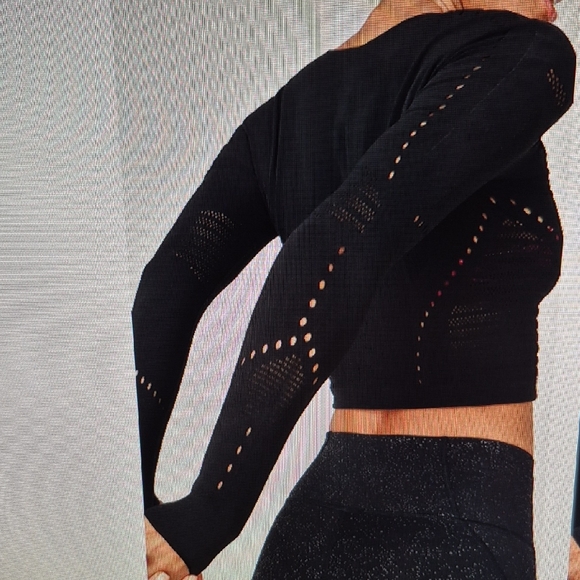 Fabletics Black Crewneck Open-Knit Long Sleeve Sweater - Picture 4 of 5